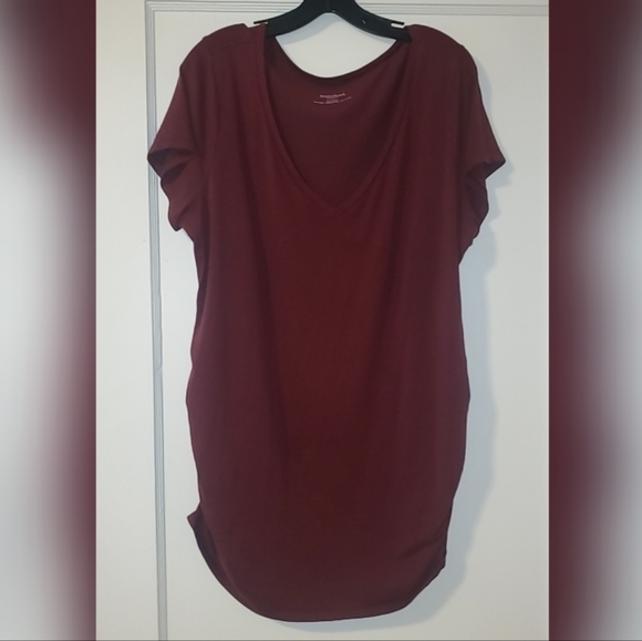 Motherhood Maternity Tops - Burgundy Motherhood Maternity basic side ruched tee